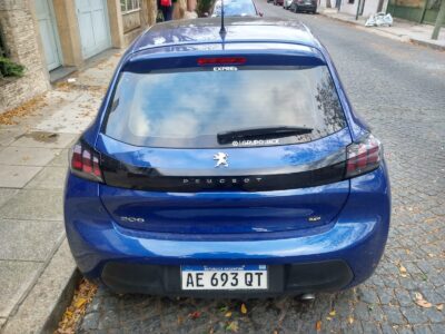 Vendo Peugeot 208 Allure modelo 2021