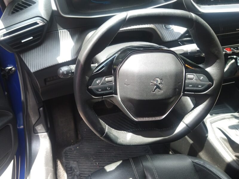 Vendo Peugeot 208 Allure modelo 2021