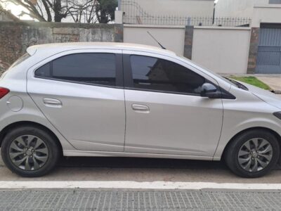 Chevrolet onix joy black 1.4 mt