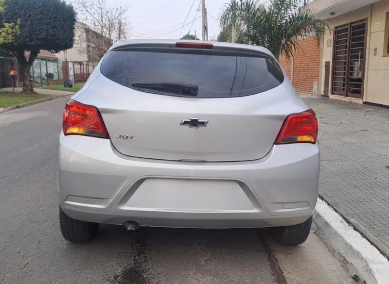 Chevrolet onix joy black 1.4 mt