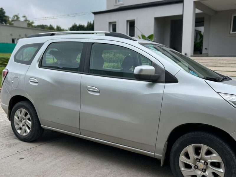 Vendo Chevrolet Spin LTZ 1.8. 3 filas - 7 asientos